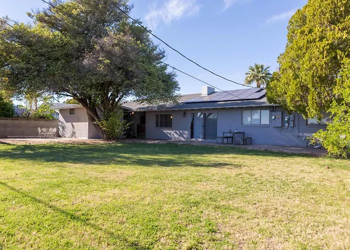 Ranch House With Fireplace Big Yard Near Asu *